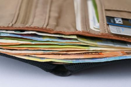 Je höher die Inflation, umso geringer die Kaufkraft der Menschen. (Symbolbild)