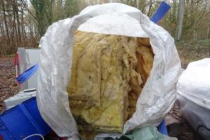 Auch eine größere Menge Dämmwolle wurde unerlaubt beseitigt