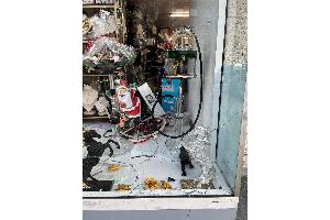 Schaufenster eingeworfen