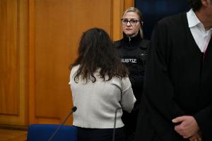 Nach bereits rund einem Dutzend Verhandlungsterminen hat der Prozess gegen die angehende Notfallsanitäterin nun von vorn begonnen.