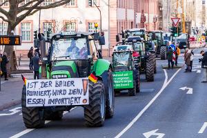 Bauern waren gegen die Streichung auf die Straße gegangen, nun wird sie zurückgenommen. (Archivbild)