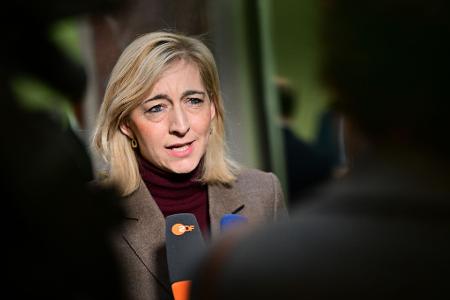 Bundesgesundheitsministerin Warken bekam ihr Sparpaket für die Kliniken doch noch durch