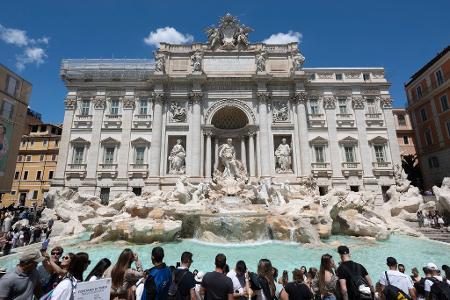 Am Trevi-Brunnen herrscht stets dichtes Gedränge. (Archivbild)