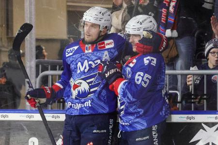 DEL: Adler bleiben an Panthern dran