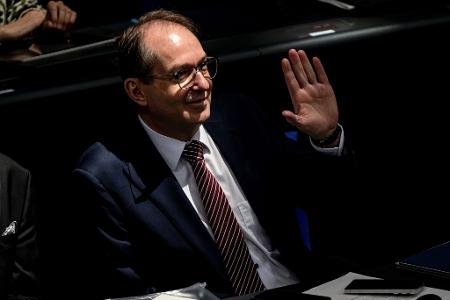 Im Bundestag warb Bundesinnenminister Alexander Dobrindt (CSU) am Donnerstag um Zustimmung zum neuen Bundespolizeigesetz. (Archivfoto)