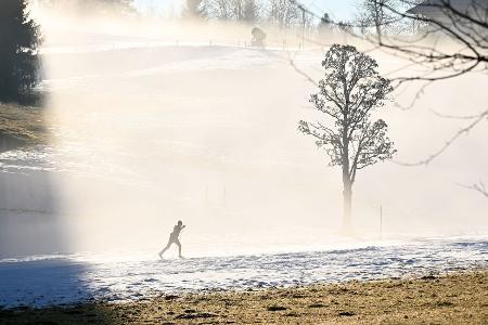 Skigebiete legen Kunstschneedepots an.