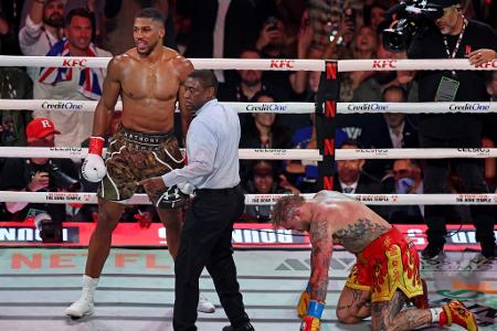 K.o.-Sieg in Miami: Joshua schickt Paul zu Boden