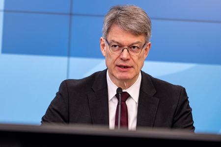 Bundesverkehrsminister Schnieder: 