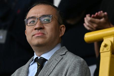 Wolves-Boss Shi tritt zurück