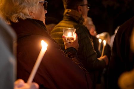 Lichterketten gegen Antisemitismus gab es über die Jahre immer wieder. (Archivbild)