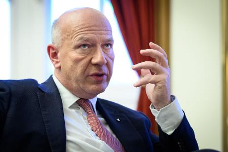 Berlins Regierender Bürgermeister Kai Wegner (CDU) sagt Silvester-Chaoten den Kampf an. (Archivbild) 