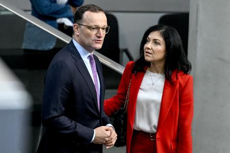 Unionsfraktionschef Spahn und Wirtschaftsministerin Reiche wollen die Konjunktur in Gang bringen (Archivbild)