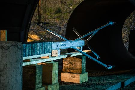 Der als erfolgreich bezeichnete Industrietest soll die Grundlage dafür legen, um die Bundeswehr zügig mit der Drohnenwaffe ausstatten zu können, teilten die Unternehmen nach dem Test mit.