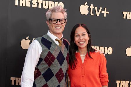 Johnny Knoxville und Emily Ting