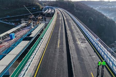 Rahmedetalbrücke Markierungen