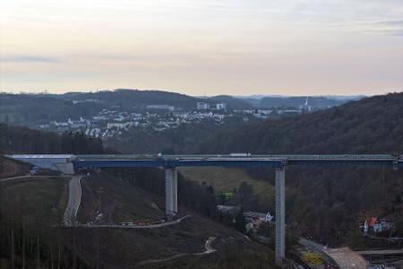 Nach vier Jahren rollt der Verkehr auf der Rahmedetalbrücke wieder.