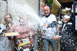 Überall in Spanien knallten Sektkorken. 