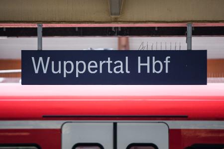 Am Wuppertaler Hauptbahnhof halten während der fünfmonatigen Bauphase überhaupt keine Fernzüge. (Archivbild)