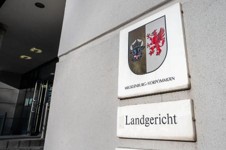 Am Dienstag fiel das Urteil im Totschlagprozess gegen einen 75-Jährigen aus Waren an der Müritz. Er hat seine Ehefrau mit einem Messer getötet. (Archivbild)