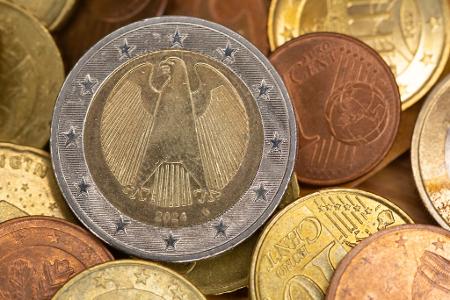 Die Eurostaaten stellen Jahr für Jahr neue Münzen im Milliardenwert her. (Symbolbild) 