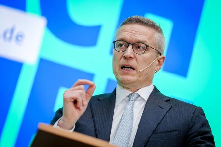 Digitalminister Karsten Wildberger (CDU) erwartet große gesellschaftliche Veränderungen durch die zunehmende Rolle von KI. (Archivbild)