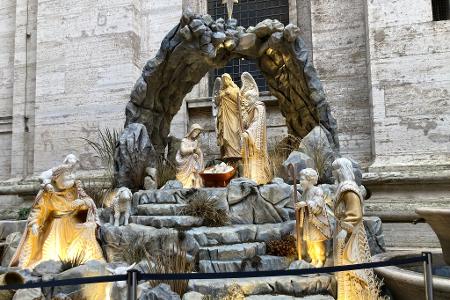 Am Petersdom gibt es eine Krippe, die extra aus Mexiko hergebracht wurde. 