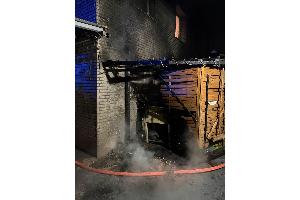 Feuer Holzdach und Kochstelle