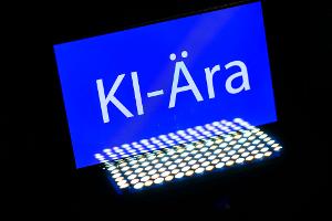 Das Wort des Jahres 2025 ist "KI-Ära". Voraussichtlich 2026 werden viele Verbraucherinnen und Verbraucher erstmals einer Weiterentwicklung der Technologie begegnen - beim Online-Einkauf. (Symbolbild) 