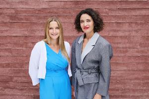 Die Geschäftsführerinnen der gegen Hass und Hetze im Internet eintretenden Organisation HateAid, Josephine Ballon (l.) und Anna-Lena von Hodenberg (r.), wurden von der US-Regierung wegen Zensur-Vorwürfen mit Einreisesperren belegt. (Archivbild)