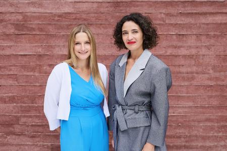 Die Geschäftsführerinnen der gegen Hass und Hetze im Internet eintretenden Organisation HateAid, Josephine Ballon (l.) und Anna-Lena von Hodenberg (r.), wurden von der US-Regierung wegen Zensur-Vorwürfen mit Einreisesperren belegt. (Archivbild)