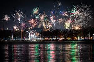Niemand hat etwas gegen organisierte Feuerwerke an zentralen Plätzen, doch die wilde Böllerei muss untersagt werden, sagt der Präsident der Bundesärztekammer. (Archivfoto)