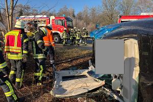 Bei dem verunfalltem Fahrzeug musste das Dach abgeklappt werden