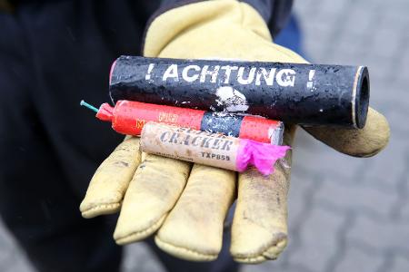 Vor illegalem Feuerwerk wird gewarnt, die Verletzungsgefahr ist groß. (Archivbild)