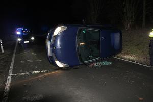 Verunfallter Renault auf der K 1