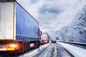 Schnee Winter Straße Autobahn Lkw