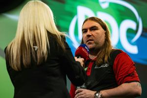 Darts: Schindler-Bezwinger Searle erster WM-Viertelfinalist