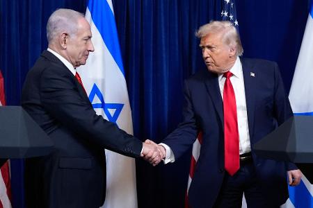 US-Präsident Trump und Israels Premier Netanjahu sehen den Iran weiter als Bedrohung. 