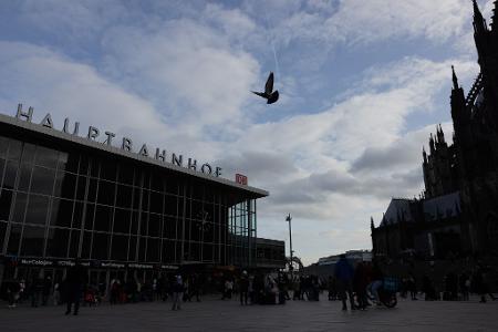  Der Bahnhofsvorplatz und ein Teil des Kölner Doms, fast zehn Jahre später.