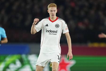 Hugo Larsson (Mittelfeld, Eintracht Frankfurt) - Neben dem FC Bayern soll sich auch der BVB mit einer Verpflichtung von Frankfurts Mittelfeld-Juwel Hugo Larsson beschäftigen, behauptet Transfer-Experte Gianluca di Marzio. Die angebliche Ablöseforderung der SGE spricht allerdings gegen Dortmund: Das Preisschild für Larsson, dessen Vertrag bis 2029 datiert ist, soll bei 50 bis 55 Millionen Euro liegen.