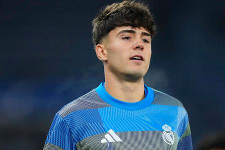Víctor Valdepenas (Abwehr, Real Madrid) - Der FC Bayern und der BVB sollen zu einer Reihe von Klubs zählen, die Real Madrids Talent Víctor Valdepenas auf dem Zettel haben. Das berichtet der türkische Transfer-Experte Ekrem Konur. Die Konkurrenz im Poker um den Youngster soll allerdings groß sein. Vor allem der FC Arsenal soll Druck machen, um Valdepenas aus Madrid wegzulocken.