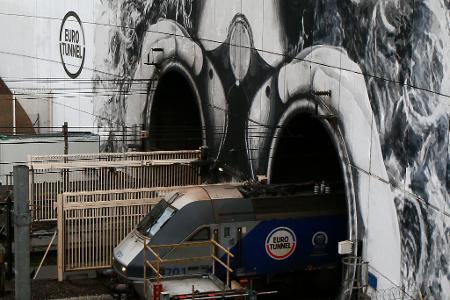 Der Zugverkehr durch den Eurotunnel ist stark beeinträchtigt (Archivbild) 