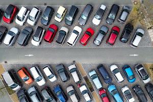 Bei Pkw-Neuzulassungen dominieren weiter gedeckte Lackierungen. (Archivbild)