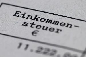 Über 80 Prozent der deutschen Unternehmen finden laut einer Befragung des Ifo-Instituts im Auftrag der Stiftung Familienunternehmen auch die Steuern für ihre Arbeitnehmer zu hoch. (Symbolbild)