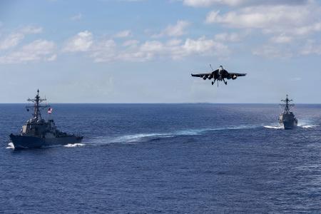 Das US-Militär hat Kriegsschiffe, Kampfflugzeuge und Soldaten in die Karibik verlegt.