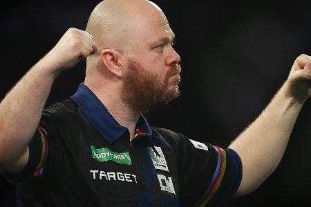 Gnadenlos auf die Doppel: Hood überrascht auch gegen Rock