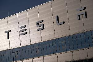 Der Werksleiter der Tesla-Fabrik in Grünheide, André Thierig, zeigt sich zuversichtlich für das Jahr 2026. (Archivbild)