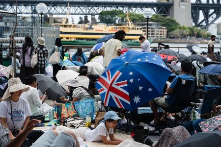Nach dem Terroranschlag vom Bondi Beach wollen sich die Menschen in Sydney nicht einschüchtern lassen und ganz normal Silvester feiern.