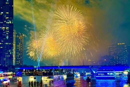 In Bangkok steht der Fluss Chao Phraya traditionell im Zentrum der Silvesterfeiern. (Archivbild)