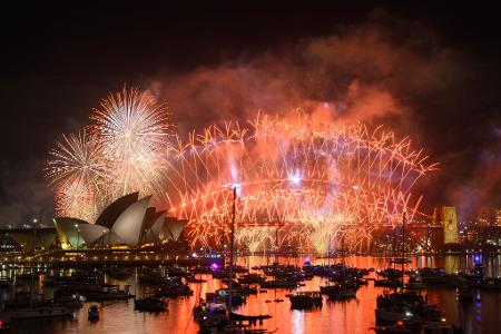 Farbenpracht über dem Hafen von Sydney: Feuerwerk begeistert am Silvesterabend 