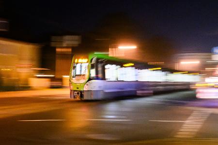 Der Preis fürs Deutschlandticket steigt. (Archivbild)